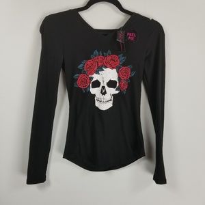 NWT No boundaries longsleeve top XS skull/rose